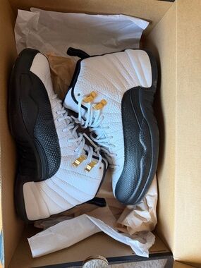 Jordan 12 taxi’s size 7 men’s